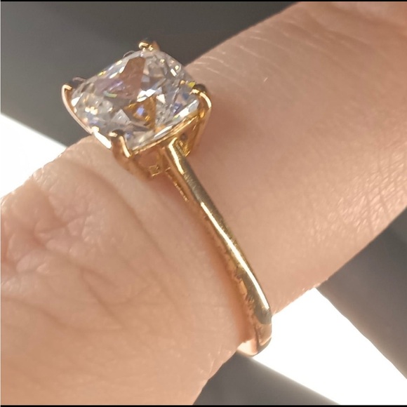 LUXORO 10K Yellow Gold Solitaire Ring (Size 6.0) Made with Zirconia - Picture 4 of 5